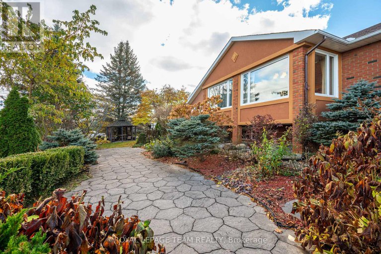 28209291/1100-moffatt-drive/cumberland-ridge/ottawa/ontario/K4C1B7_5