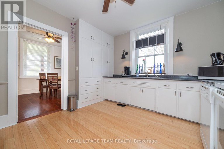 28601019/81-york-street/lanark-highlands-lanark-village/lanark-highlands/ontario/K0G1K0_12
