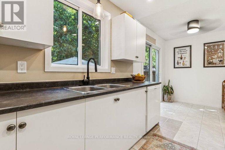 28749249/68-1732-shamandura-lane/orleanssunridge/ottawa/ontario/K1C6Z9_24