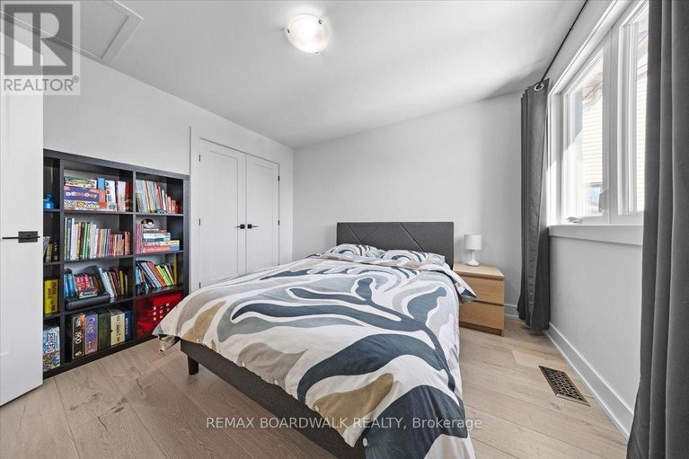 29598095/1535-kamouraska-circle/chateauneuf/ottawa/ontario/K1C3J1_25