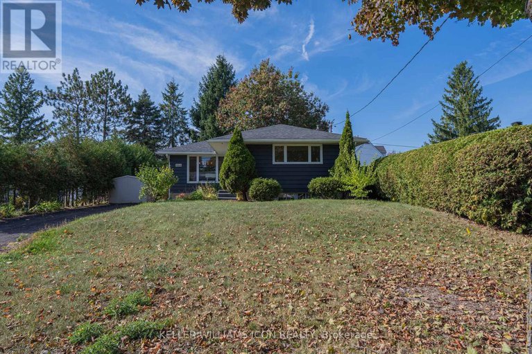 28966651/1666-fisher-avenue/borden-farmstewart-farmcarleton-heightsparkwood-hills/ottawa/ontario/K2C1X7_32