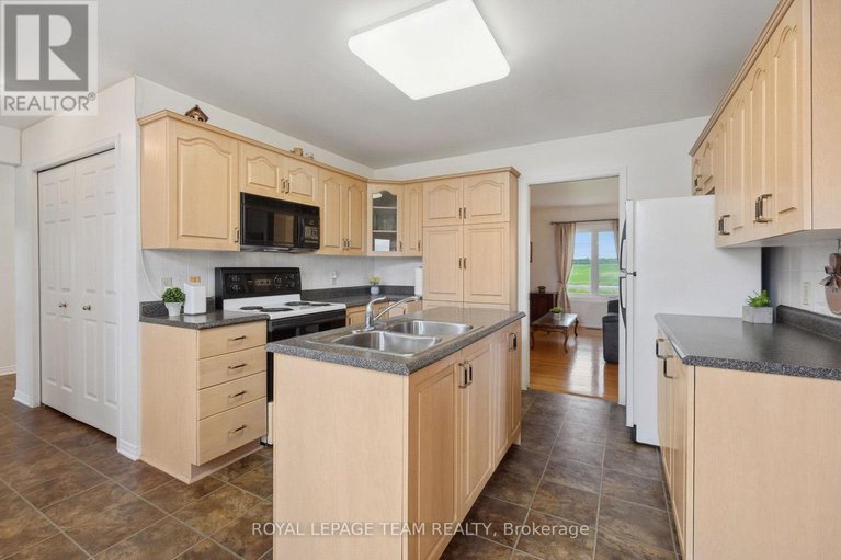 28499576/8665-russell-road/navan/ottawa/ontario/K4B0J7_15