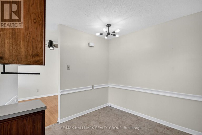 28940176/3-sutton-place/city-viewskylinefisher-heightsparkwood-hills/ottawa/ontario/K2E5G1_14