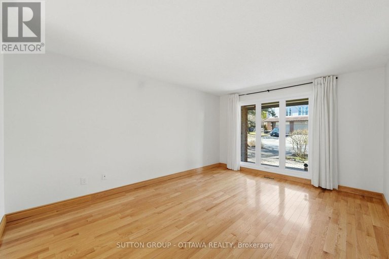 29633973/110-pigeon-terrace/hunt-clubwestern-community/ottawa/ontario/K1V9H7_8