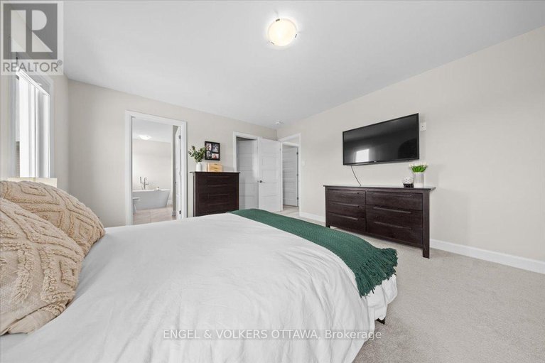 29402076/624-geneva-crescent/embrun/russell/ontario/K0A1W0_24