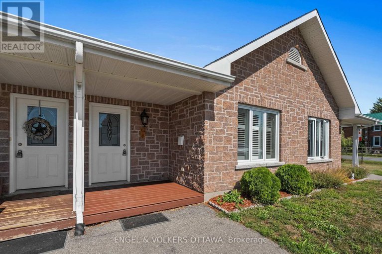 28804210/e-50-fifth-street-e/morrisburg/south-dundas/ontario/K0C1X0_4