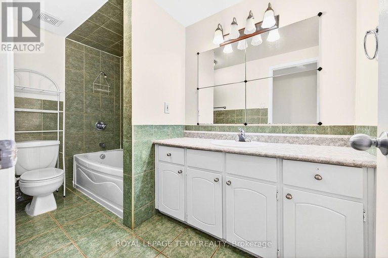 29127398/2-13-bertona-street/manordale/ottawa/ontario/K2G0W2_30