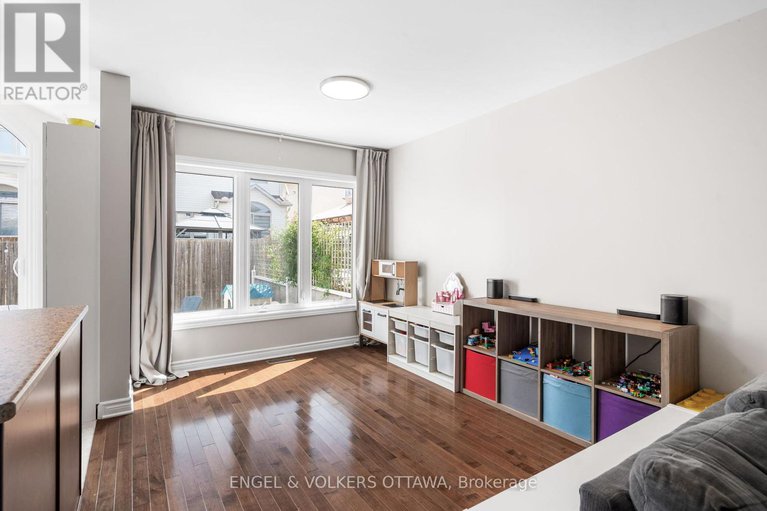 28731847/541-langelier-avenue/mer-bleuebradley-estatesanderson-park/ottawa/ontario/K1W0E7_11