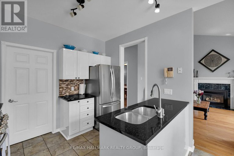28476381/4136-wolfe-point-way/riverside-southgloucester-glen/ottawa/ontario/K1V1P4_15