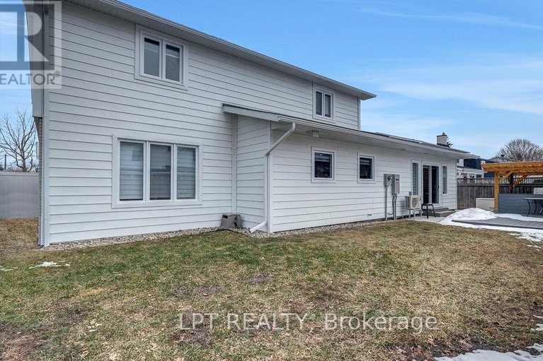 29603325/624-pleasant-park-road/playfair-park/ottawa/ontario/K1H5N5_50