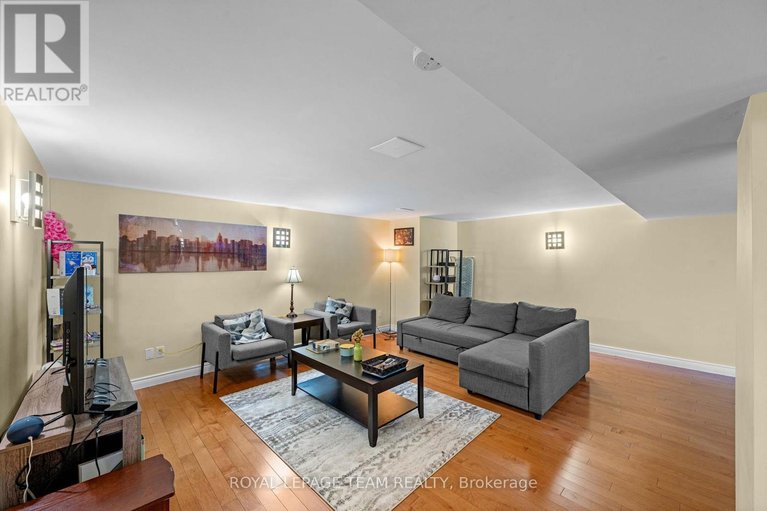 29669851/1986-fairbanks-avenue/alta-vistafaircrest-heights/ottawa/ontario/K1H5Y6_35