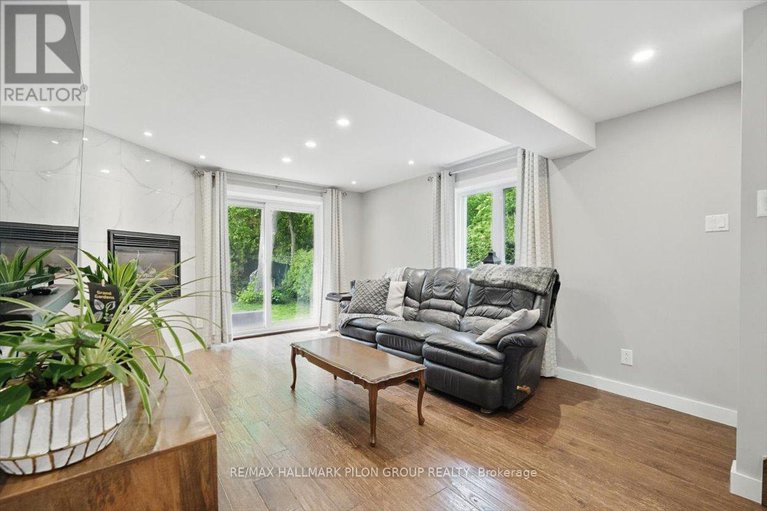 28420947/84-eastpark-drive/blackburn-hamlet/ottawa/ontario/K1B4A4_10
