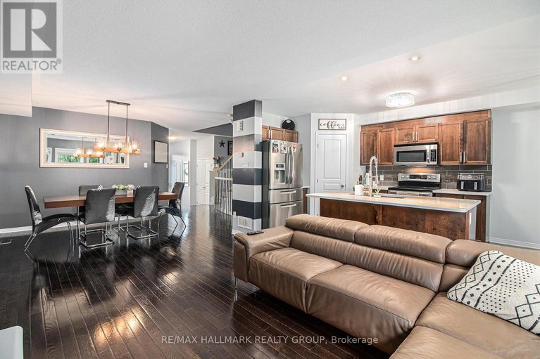 28598601/716-percifor-way/mer-bleuebradley-estatesanderson-park/ottawa/ontario/K1W0E4_7