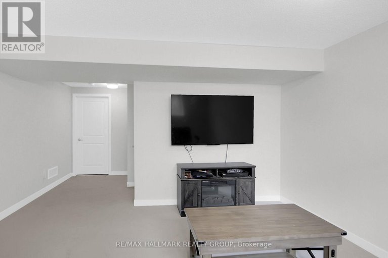 28480332/676-quilter-row/goulbourn-twp-from-franktown-rdsouth-to-rideau/ottawa/ontario/K0A2Z0_40