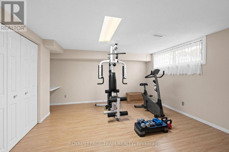 28926247/1525-valmarie-avenue/carleton-heights/ottawa/ontario/K2C1V7_34