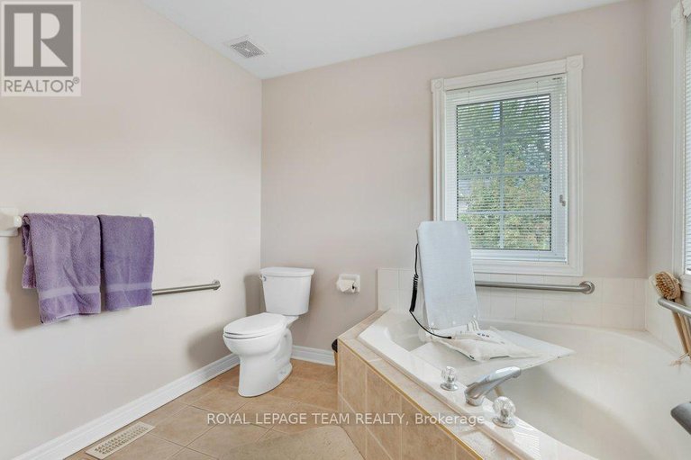 28851988/2120-trailwood-drive/north-gower/ottawa/ontario/K0A2T0_24