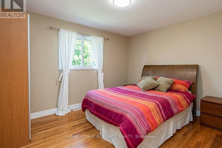 29659906/176-oakridge-boulevard/meadowlandscrestview/ottawa/ontario/K2G2V2_9