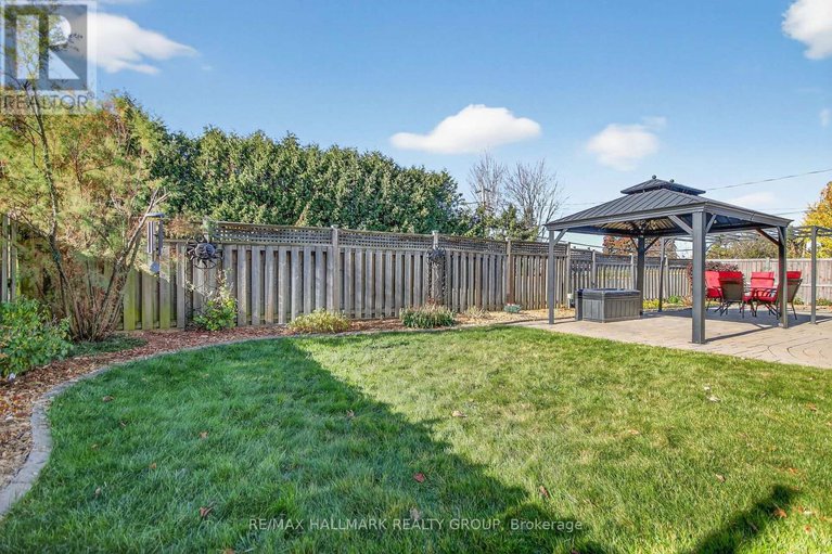 29053802/838-balsam-drive/chatelaine-village/ottawa/ontario/K1E1B7_38