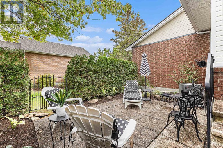 28641582/44-innesbrook-court/stittsville-central/ottawa/ontario/K2S1C7_25