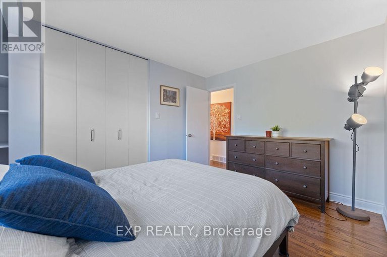 29077566/19-sunnycrest-drive/city-viewskylinefisher-heightsparkwood-hills/ottawa/ontario/K2E5Y3_20