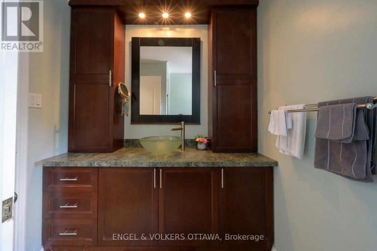 28821513/6258-richmond-road/south-of-fallowfield-road/ottawa/ontario/K0A2Z0_12