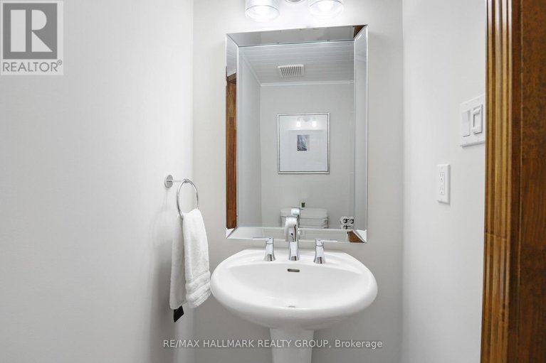 28828283/47-crispin-private/manor-park/ottawa/ontario/K1K2T7_21