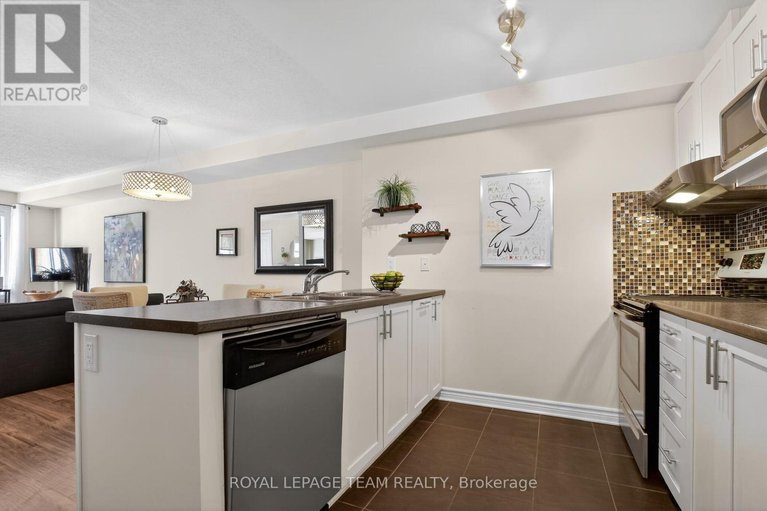 29588178/130a-lindenshade-drive/strandherd/ottawa/ontario/K2J5R5_16