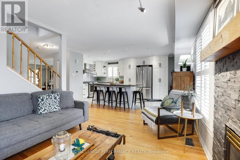 28809857/824-covehead-crescent/riverside-southgloucester-glen/ottawa/ontario/K1V1M3_20