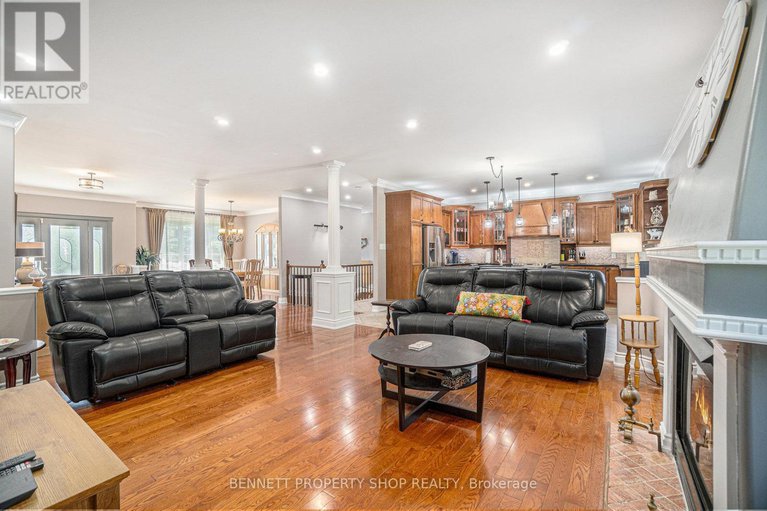 28526426/6535-empire-grove-street/greely/ottawa/ontario/K4P1G6_7
