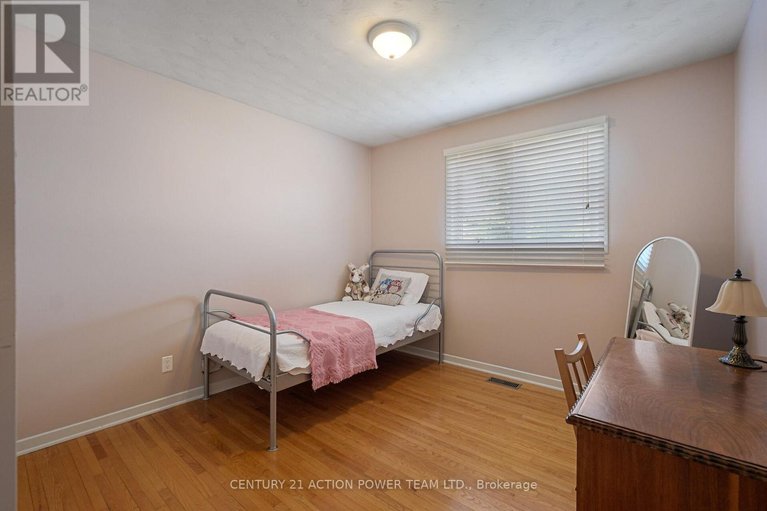 29647357/1535-st-georges-street/bilberry-creekqueenswood-heights/ottawa/ontario/K1E1R1_29