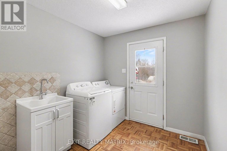 29553238/8329-rodney-farm-drive/osgoode-twp-north-of-reg-rd-6/ottawa/ontario/K0A2P0_20