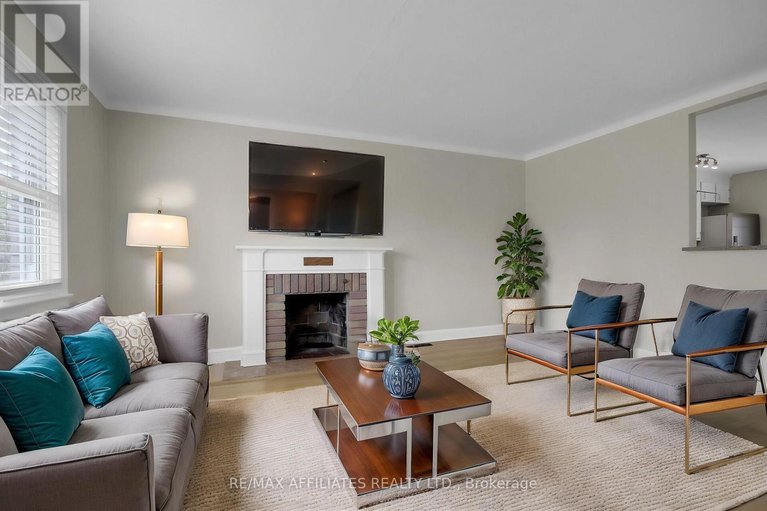 28329411/312-mountbatten-avenue/alta-vistafaircrest-heights/ottawa/ontario/K1H5W3_4