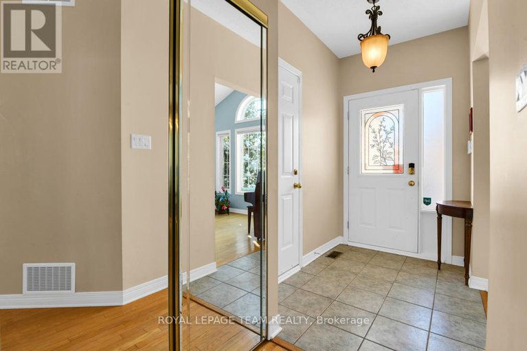 28598951/1581-belleterre-street/orleanssunridge/ottawa/ontario/K1C7N5_2