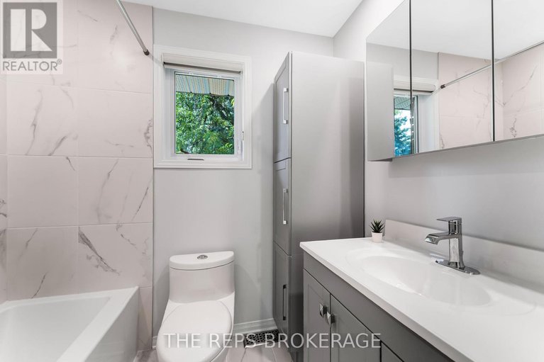 28788760/3062-upper-otterson-place/mooneys-bayrevelstoke/ottawa/ontario/K1V7B6_31