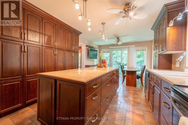 28429385/566-falwyn-crescent-w/fallingbrookridgemount/ottawa/ontario/K4A2A4_17