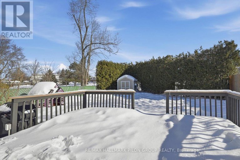 29358696/1853-brousseau-crescent/chateauneuf/ottawa/ontario/K1C2Y5_18