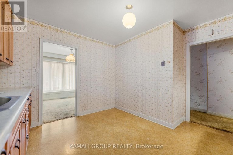 29087662/683-courtenay-avenue/laurentianview/ottawa/ontario/K2A3B8_9