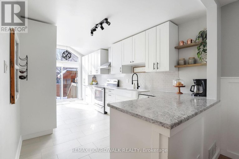 29374178/2094-sunland-drive/fallingbrookgardenway-south/ottawa/ontario/K4A3L1_11