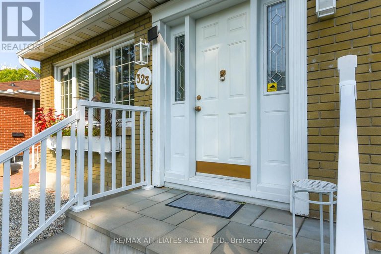 29123494/323-fullerton-avenue/overbrookcastle-heights/ottawa/ontario/K1K1K2_5