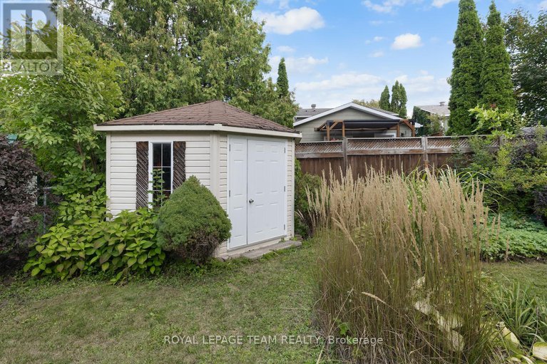 28840948/1179-st-moritz-court/convent-glen-north/ottawa/ontario/K1C2B2_28
