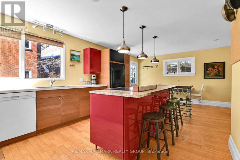 29437616/9-rock-avenue/lindenlea/ottawa/ontario/K1M1A5_12