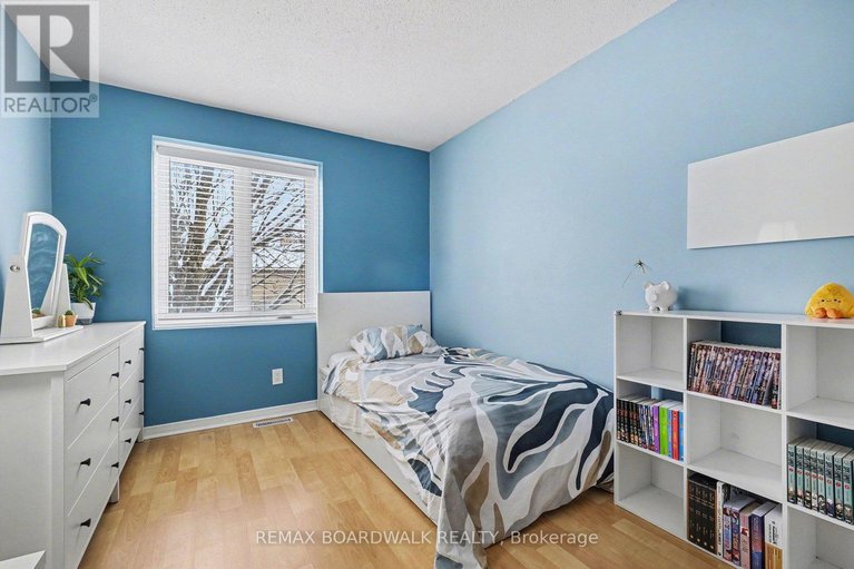 29300641/448-valade-crescent/fallingbrookpineridge/ottawa/ontario/K4A2W4_17