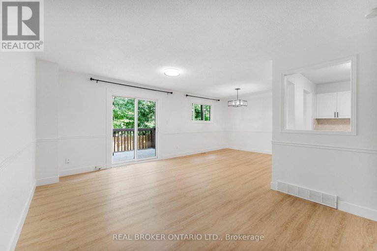28816941/33-83-glen-park-drive/blackburn-hamlet-south/ottawa/ontario/K1B3Z1_12