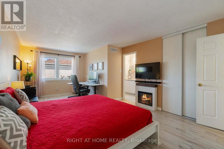 28479510/333-hillsboro-private/emerald-meadowstrailwest/ottawa/ontario/K2M3B2_19
