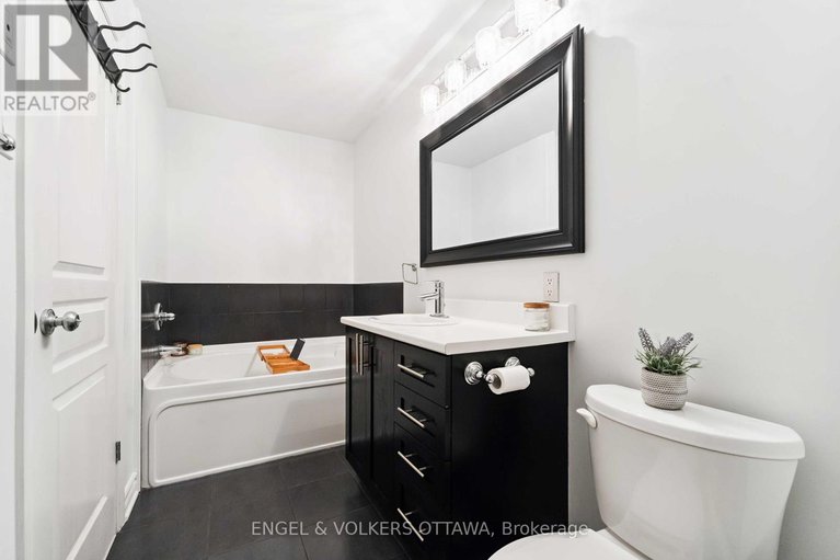 28594229/741-morningstar-way/mer-bleuebradley-estatesanderson-park/ottawa/ontario/K1W0G6_26