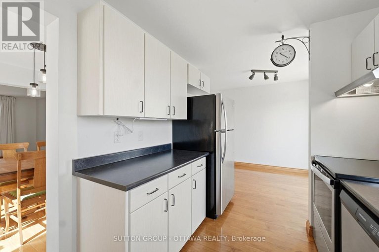 29633973/110-pigeon-terrace/hunt-clubwestern-community/ottawa/ontario/K1V9H7_14