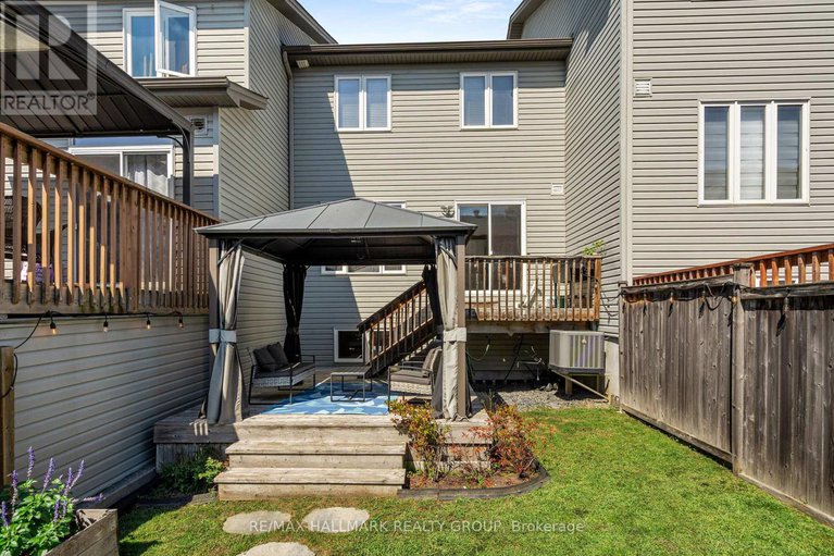 28834905/379-rolling-meadow-crescent/mer-bleuebradley-estatesanderson-park/ottawa/ontario/K1W0A9_31
