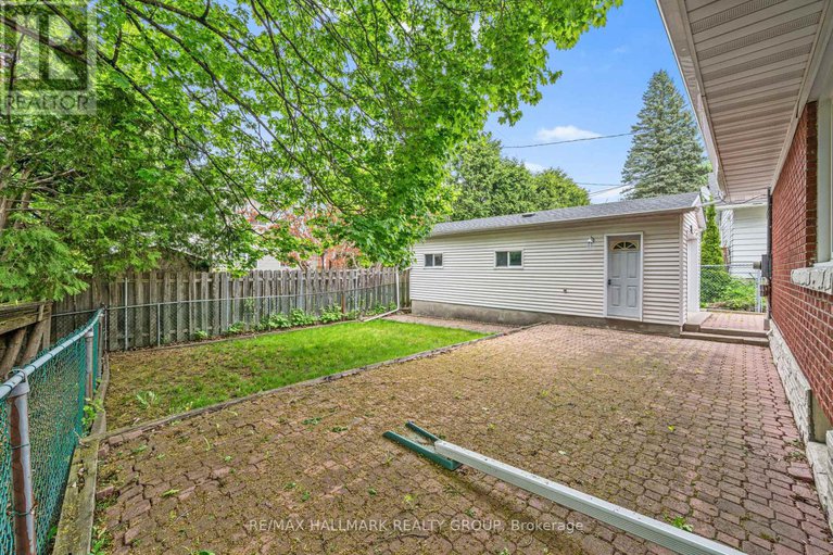 28477413/141-dahlia-avenue/applewood-acres/ottawa/ontario/K1H6G1_29
