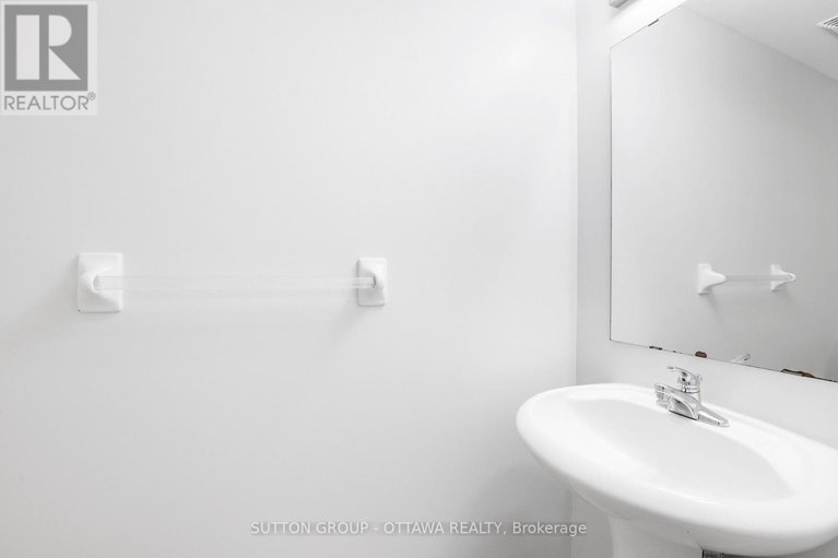 29373645/115-tall-pines-private/leslie-park/ottawa/ontario/K2H1H1_20