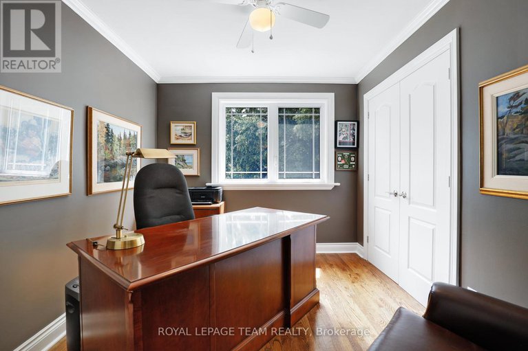 28584600/1939-wembley-avenue/carlingwood/ottawa/ontario/K2A1A8_28